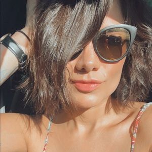 Meet your Posher, Claudia